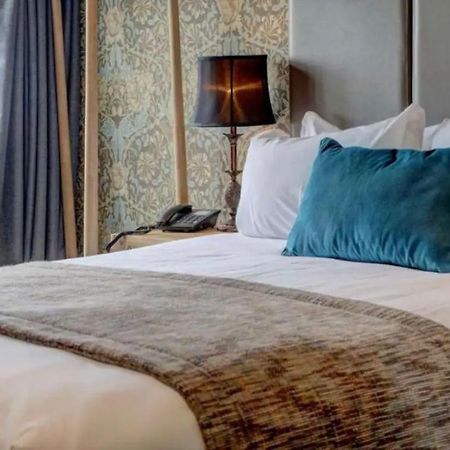 The New Hobbit Hotel Rooms Халифакс Екстериор снимка
